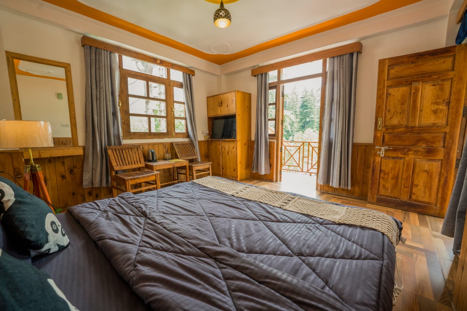 Balcony room with the door open to the mountains